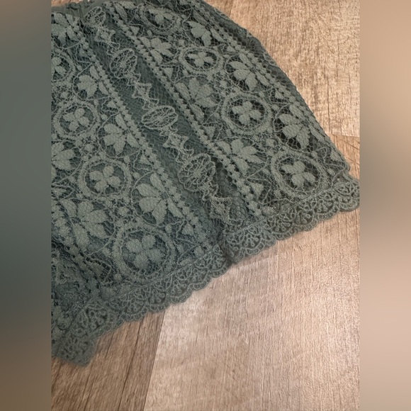 Maurice’s SMALL green lace shorts, lined - Picture 12 of 13